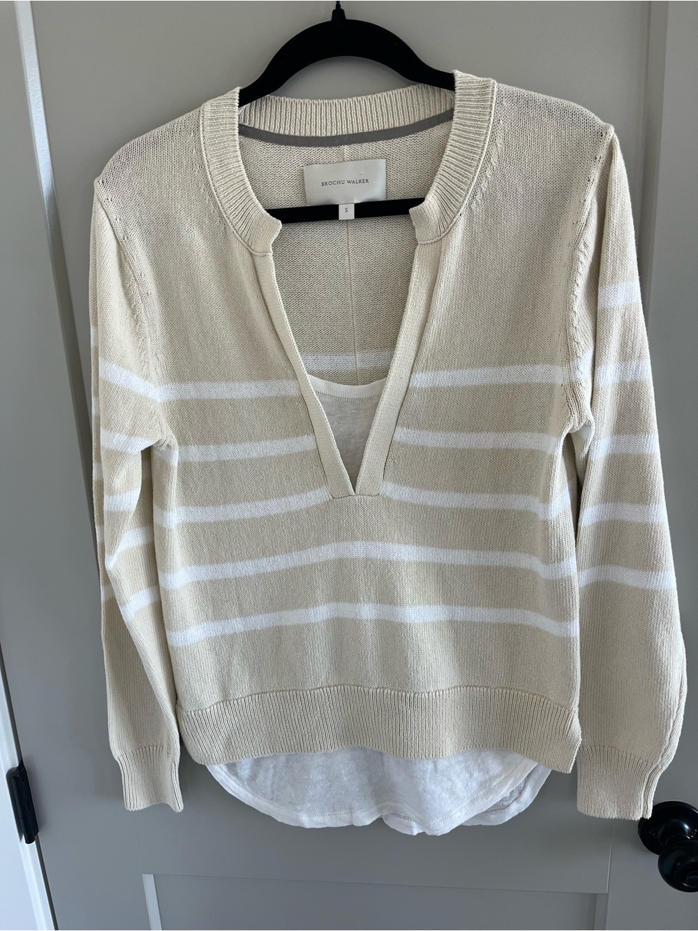 Brochu Walker Beige and White Striped V-Neck Pullover like new excellent cond - Picture 8 of 8